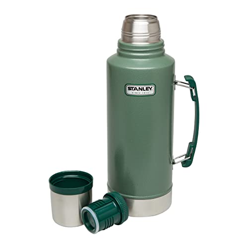 Stanley Classic Legendary Thermoskanne 1.9L - Hält 32 Stunden Heiß oder Kalt - Spülmaschinenfest - Auslaufsicherer Deckel dient als Becher - Isolierflasche BPA Frei - Edelstahl Thermosflasche