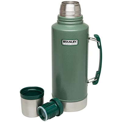 Stanley Classic Legendary Thermoskanne 1.9L - Hält 32 Stunden Heiß oder Kalt - Spülmaschinenfest - Auslaufsicherer Deckel dient als Becher - Isolierflasche BPA Frei - Edelstahl Thermosflasche