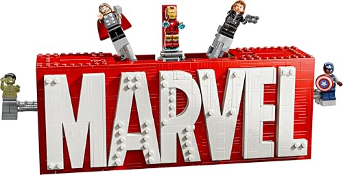 LEGO Marvel: Marvel Logo & Minifiguren - Sammlerstück inkl. Hulk, Thor, Iron Man, Black Widow und Captain America - Bauset mit Avengers Figuren - Geschenk für Jungen und Mädchen ab 12 Jahren 76313