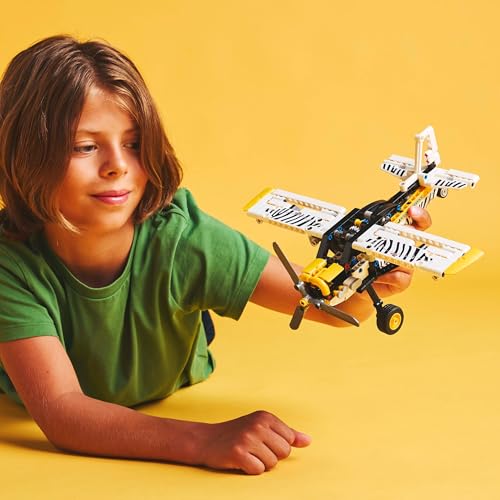 LEGO Technic Propellerflugzeug, Baubares Flugzeug Spielzeug für Kinder, Geschenk für Jungen und Mädchen ab 8 Jahren, Modellflugzeug mit drehendem Propeller und 4-Zylinderkolbenmotor 42198