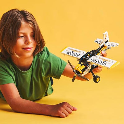 LEGO Technic Propellerflugzeug, Baubares Flugzeug Spielzeug für Kinder, Geschenk für Jungen und Mädchen ab 8 Jahren, Modellflugzeug mit drehendem Propeller und 4-Zylinderkolbenmotor 42198