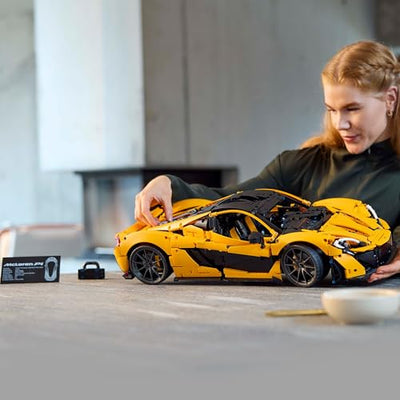 LEGO Technic McLaren P1, Set mit Supersportwagen für Erwachsene, Geschenk für Autofans, maßstabsgetreues Sammlerstück mit V8-Kolbenmotor und 7-Gang-Getriebe, Modellauto, Spielzeugauto Set 42172