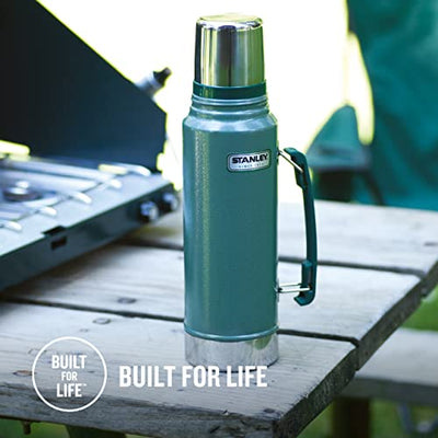 Stanley Classic Legendary Thermoskanne 1L - Hält 24 Stunden Heiß oder Kalt - Spülmaschinenfest - Auslaufsicherer Deckel dient als Becher - Isolierflasche BPA Frei - Edelstahl Thermosflasche