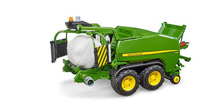 bruder 02032 - John Deere Rundballen-Presswickelkombination C441R - 1:16 Bauernhof, Landwirtschaft, Traktor, Anhänger, Erntemaschine, Pressewickler, Mähdrescher Zubehör, grün