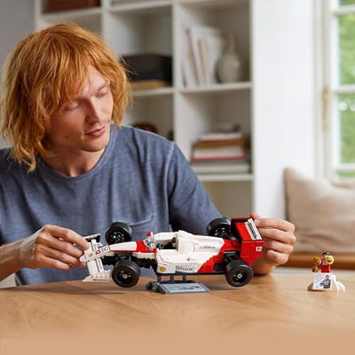 LEGO Icons McLaren MP4/4 & Ayrton Senna Modellauto Set, F1 Rennwagen Bausatz für Erwachsene mit Rennfahrer Mini-Figur, Sammlerstück, Geschenk-Idee zum Geburtstag für Männer, Frauen, Ihn & Sie 10330