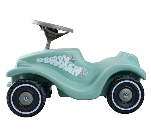 BIG Bobby Car Classic Green Sea - Rutschauto ab 1 Jahr im bunten Meeres-Design mit grauem Sicherheits-Lenkrad und Hupe, für Kinder von 1-5 Jahre (bis 50 kg), salbei mit Aufklebern