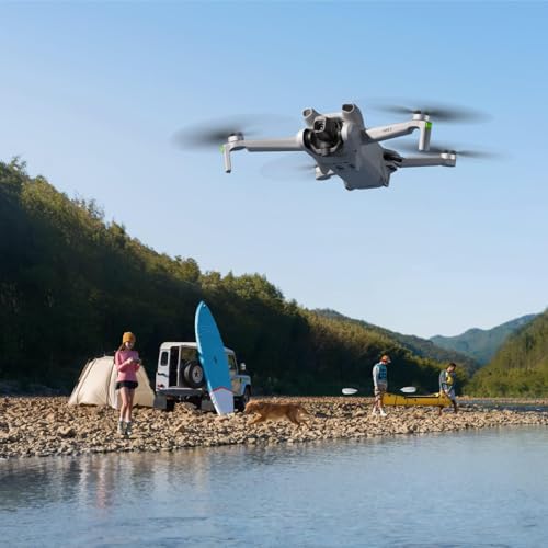 DJI Mini 3, Leichte und faltbare Mini-Kameradrohne mit 4K HDR-Video, 38 min Flugzeit, (10 km) Videoübertragung, vertikalen Aufnahmen, C0 (Kartenleser)
