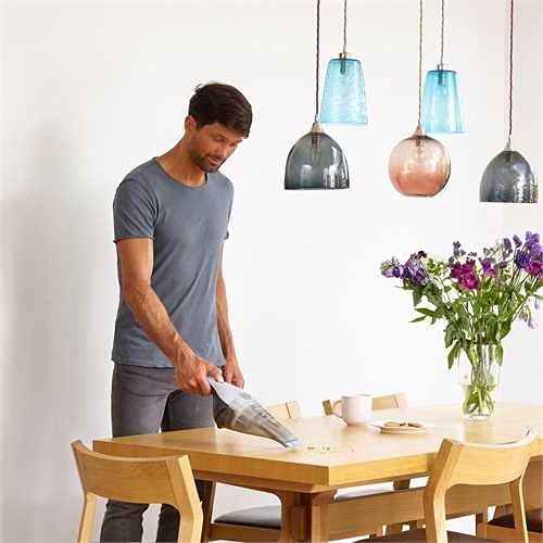 BLACK+DECKER Handstaubsauger Akku 7,2V Dustbuster (Handsauger beutellos + kabellos, breite Saugöffnung, spülmaschinenfester Staubfangbehälter inkl. Fugendüse & Ladestation mit Wandhalterung) NVC215W