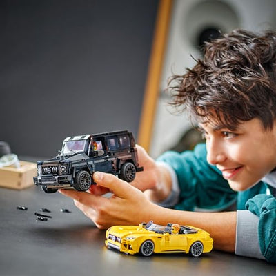LEGO Speed Champions Mercedes-AMG G 63 & Mercedes-AMG SL 63, Bauset mit 2 Spielzeug Autos und 2 Fahrer Minifiguren, Geschenk für Jungen und Mädchen, Modellauto Set, Rennwagen Spielzeug 76924
