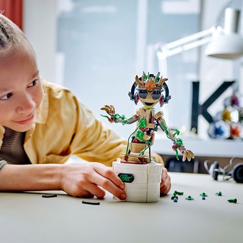 LEGO Marvel Tanzender Groot, animierte Minifigur eines Charakters aus Guardians of The Galaxy, interaktives Spielset, Superheldengeschenk für Jungen und Mädchen 76297