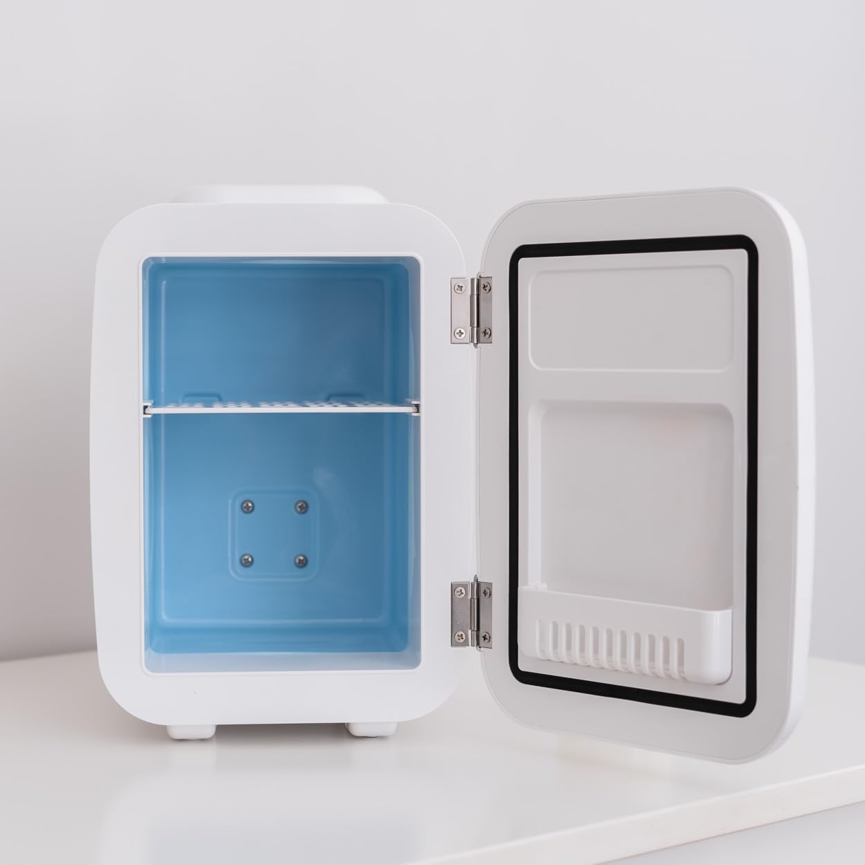 Flamingueo Mini Kühlschrank - Kühlschrank Klein 4L, 12V/220V, Mini Fridge, Skincare, Funktion Kühlen und Heizen, Tischkühlschrank, Kosmetik Kühlschrank