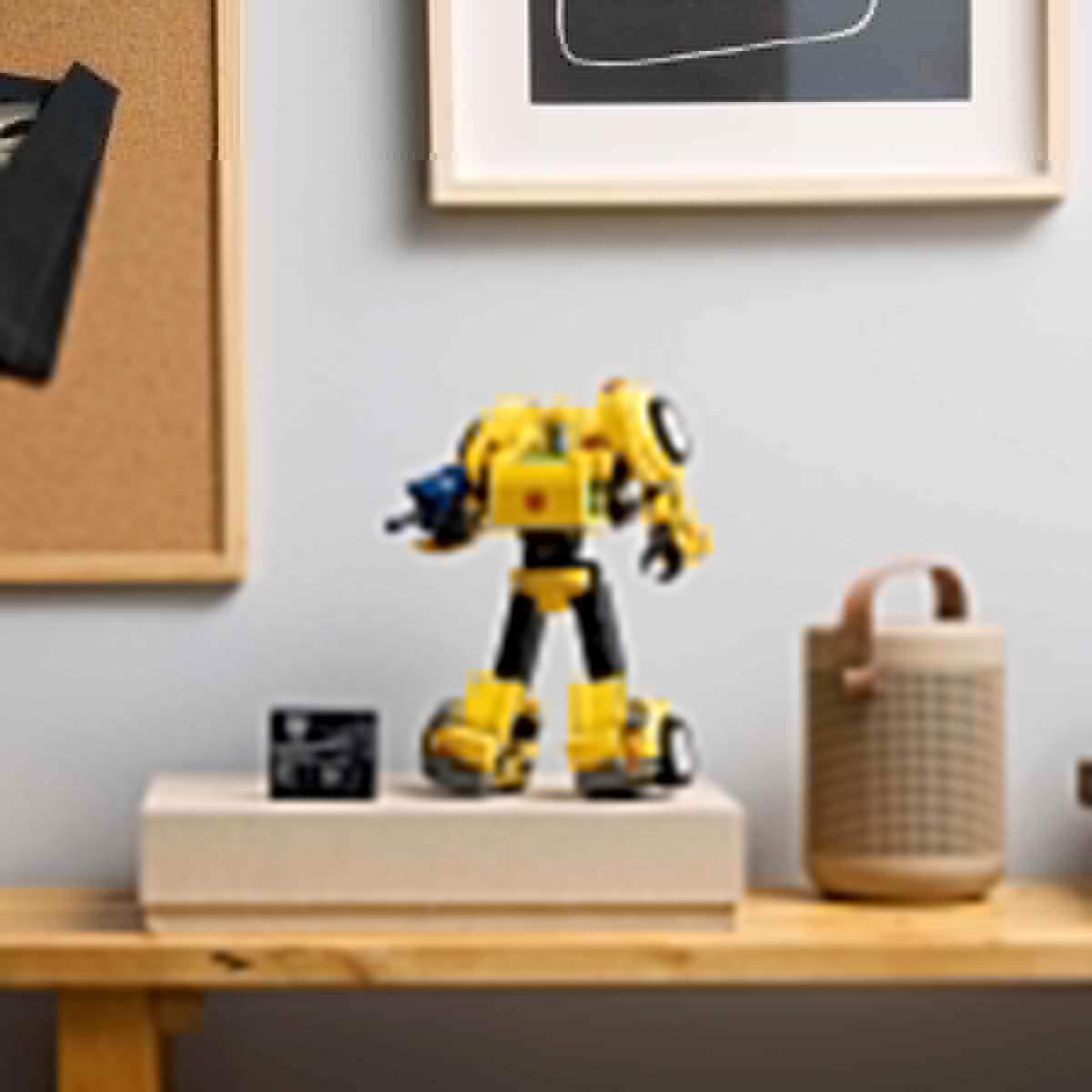 LEGO Icons Transformers Bumblebee, Roboter-Actionfigur für Erwachsene zum Sammeln, Bauset zum Film für Science-Fiction-Fans, lässt Sich in EIN Auto umbauen, Abenteuer-Spielzeug 10338