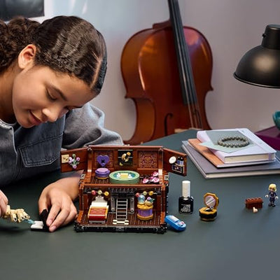 LEGO Wednesday - Die Wohnung des Eiskalten Händchens - Spielzeug zum Bauen mit Enid Minifigur, Händchen Figur & Zubehör - Spielset Geschenk für Mädchen, Jungen & Serienfans ab 12 Jahren - 76785