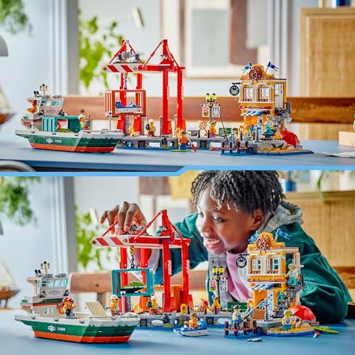LEGO City Hafen mit Frachtschiff, Bauspielzeug für Jungen und Mädchen ab 8 Jahren, Geschenkidee für Kinder, Containerkran, Schiff-Spielzeug und 8 Minifiguren 60422