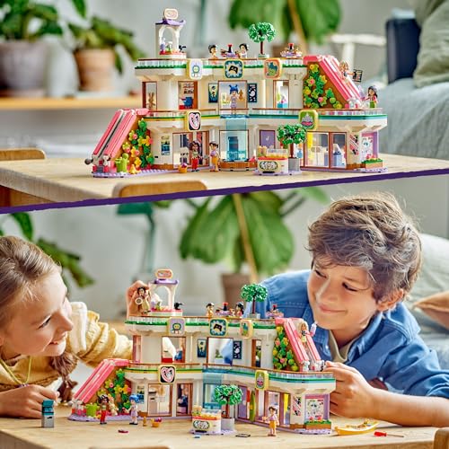 LEGO Friends Heartlake City Kaufhaus, Puppenhaus-Spielzeug für Mädchen und Jungen, Set mit Figuren, fördert die sozial-emotionale Entwicklung, Geschenk für Kinder ab 8 Jahren 42604