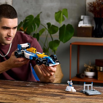 LEGO Icons Williams Racing FW14B mit Nigel Mansell - F1 Modellauto Set mit Rennfahrer Minifigur zum Sammeln - Schreibtischdeko mit Ständer - Geschenk für Erwachsene & Jugendliche Motorsportfans 10353