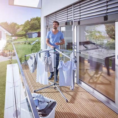 Leifheit Standwäschespinne LinoPop-Up 140, Wäscheständer mit vier Leinenarmen, platzsparender Standtrockner, selbststehende Wäschespinne, 14m Wäscheleine, Öffnung auf Knopfdruck, inkl. Schutzhülle