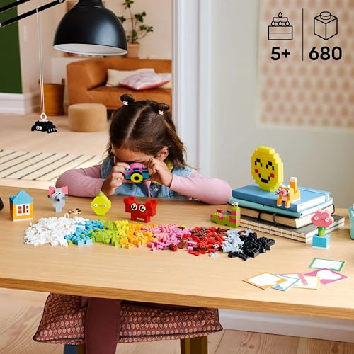 LEGO Classic Kreative Spaßbox, Bunte Bausteine für fantasievolle Rollenspiele, Bauset für Anfänger, Spielzeug für Mädchen und Jungen ab 5 Jahren, Modelle zum Umbauen 11042