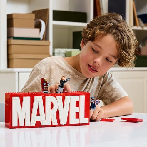 LEGO Marvel: Marvel Logo & Minifiguren - Sammlerstück inkl. Hulk, Thor, Iron Man, Black Widow und Captain America - Bauset mit Avengers Figuren - Geschenk für Jungen und Mädchen ab 12 Jahren 76313