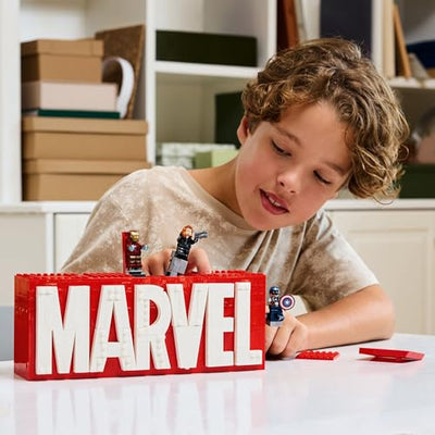 LEGO Marvel: Marvel Logo & Minifiguren - Sammlerstück inkl. Hulk, Thor, Iron Man, Black Widow und Captain America - Bauset mit Avengers Figuren - Geschenk für Jungen und Mädchen ab 12 Jahren 76313