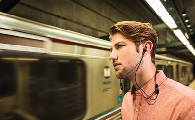 JBL Tune 110 – In-Ear Kopfhörer mit verwicklungsfreiem Flachbandkabel und Mikrofon in Schwarz – Für grenzenlosen Musikgenuss mit der Pure Bass Sound Technologie, 1er Pack