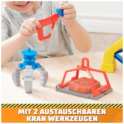 Rubble & Crew – Baupfoten Hof Kran-Spielset (68 cm) mit Rubble-Actionfigur, Planierraupen-Baufahrzeug und 340 g Kinetic Sand Build-it Sand, Spielzeug geeignet für Kinder ab 3 Jahren