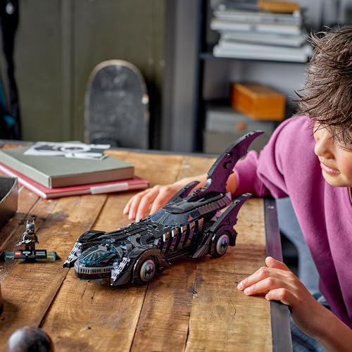 LEGO DC Batman Forever Batmobil – Superhelden Fahrzeug mit Minifigur – mit aufklappbarem Cockpit und detailgetreuem Innenraum – Geschenk für Jungen ab 12 Jahren, Teenager und Erwachsene Fans – 76304