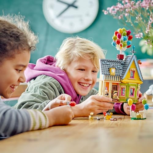 LEGO | Disney and Pixar Carls Haus aus „Oben“, baubares Spielzeug mit Luftballons, Carl, Russell und Dug-Figuren, ikonische Geschenkidee für Mädchen und Jungen 43217