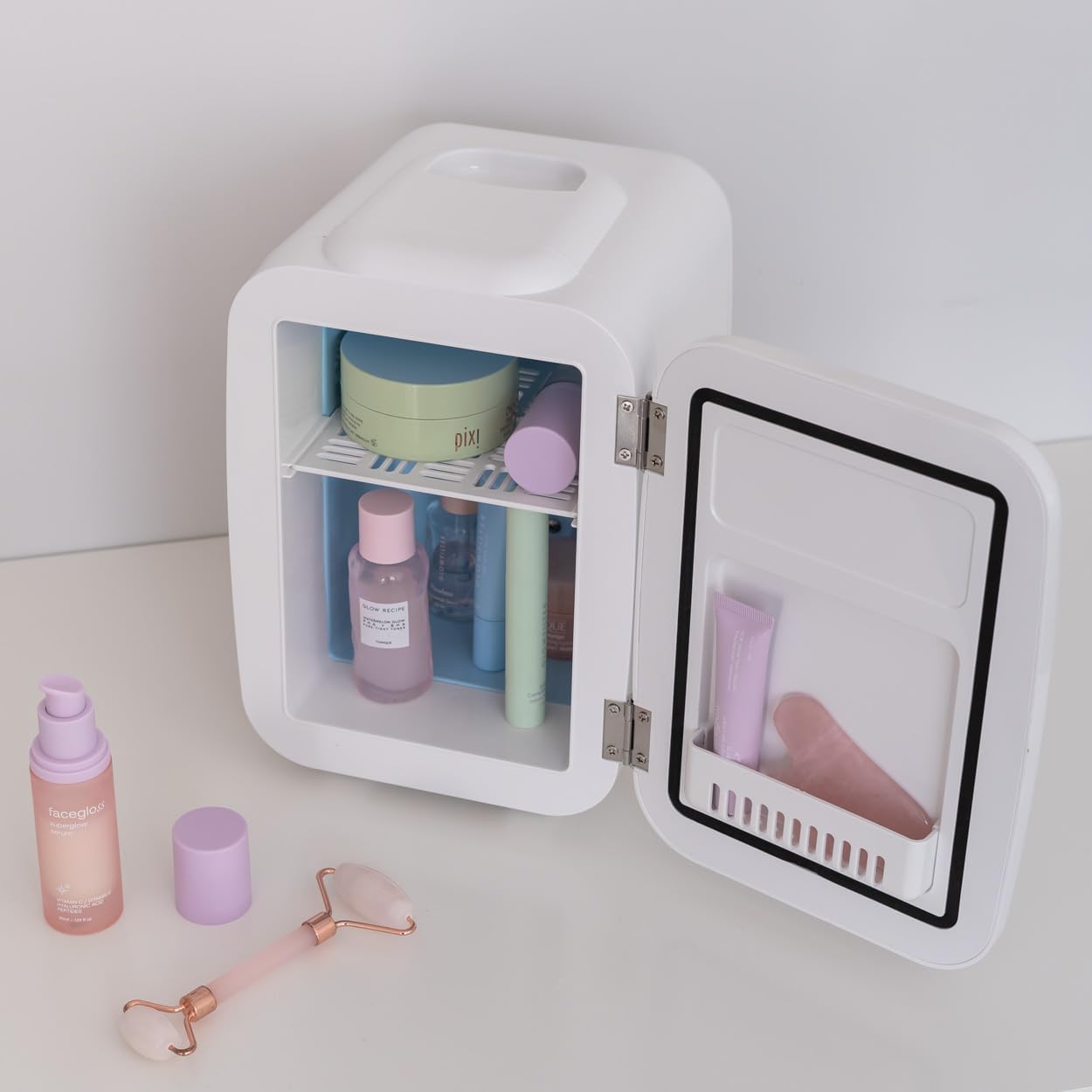 Flamingueo Mini Kühlschrank - Kühlschrank Klein 4L, 12V/220V, Mini Fridge, Skincare, Funktion Kühlen und Heizen, Tischkühlschrank, Kosmetik Kühlschrank