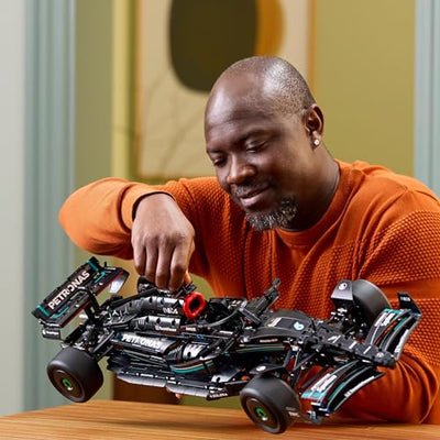 LEGO Technic Mercedes-AMG F1 W14 E Performance Set für Erwachsene, Maßstabsgetreuer Rennwagen Modellbausatz, Sammlerstücke für Zuhause oder Büro, Formel 1 Geschenke für Männer, Frauen 42171