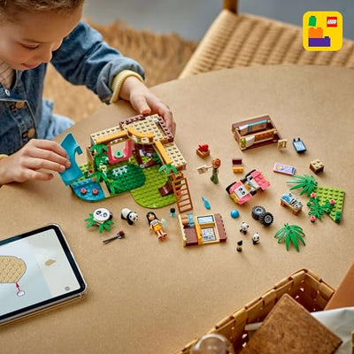 LEGO Friends Panda-Pflegestation - Spielzeug mit Baumhaus, Quad, 2 Mini-Puppen und 3 Panda Figuren - Kreatives Set für Mädchen ab 7 Jahren - 42648