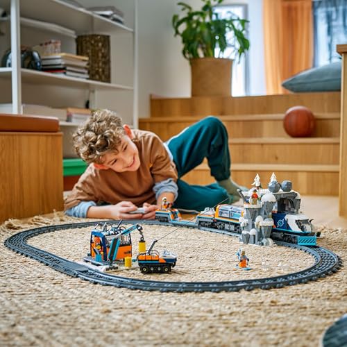 LEGO City Trains Arktis-Polarexpress - Spielzeug mit ferngesteuertem Zug - Schneepflug, 22 Gleissegmente, 6 Minifiguren & Felssturz-Funktion – Geschenk für Jungen & Mädchen ab 7 Jahren - 60470