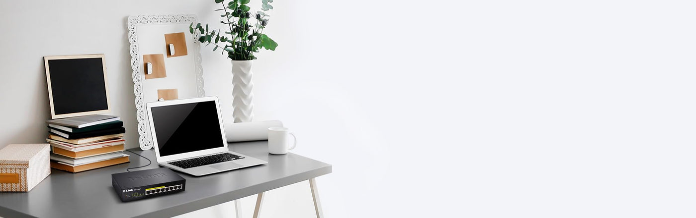 D-Link DGS-1008P, 8-Port Unmanaged PoE+ Gigabit Switch (8 Anschlüsse mit 10/100/1000 Mbit/s, 4 davon mit PoE-Unterstützung, 60W PoE Kapazität, Plug & Play, lüfterlos, Metallgehäuse)