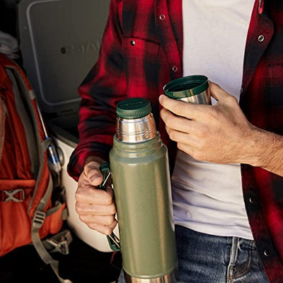 Stanley Classic Legendary Thermoskanne 1.9L - Hält 32 Stunden Heiß oder Kalt - Spülmaschinenfest - Auslaufsicherer Deckel dient als Becher - Isolierflasche BPA Frei - Edelstahl Thermosflasche