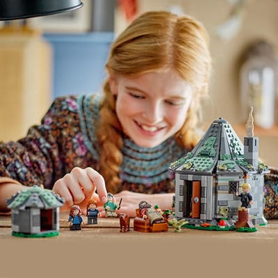 LEGO Harry Potter Hagrids Hütte: EIN unerwarteter Besuch Set mit 5 Mini-Figuren und 2 Tierfiguren, Geschenk für 8-jährige Mädchen, Jungs und Kinder, magisches Abenteuer-Spielzeug, Fantasy Set 76428