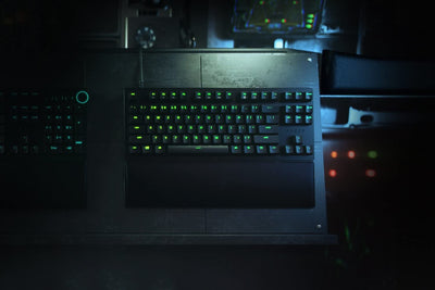 Razer Huntsman V2 Tenkeyless (Red Switch) - Optische Gaming-Tastatur ohne Ziffernblock (Lineare Optische Switches, Doubleshot PBT-Tastenkappen, Handballenauflage) QWERTZ DE-Layout | Schwarz