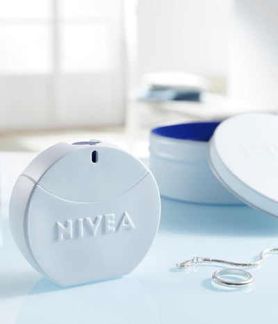 NIVEA Creme Eau de Toilette, NIVEA Parfum mit dem ikonischen Duft der NIVEA Creme, frischer und sanfter unisex NIVEA Duft im ikonischen Parfüm-Flakon (30 ml) (Packung mit 2)