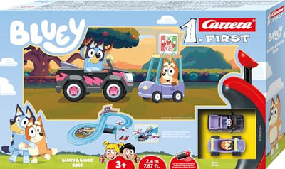 Carrera Bluey & Bingo Race 2,4m Rennstrecken-Set I 2 ferngesteuerte Fahrzeuge mit Bluey und Bingo I mit Handregler & Streckenteilen I Spielzeug für Kinder ab 3 Jahren
