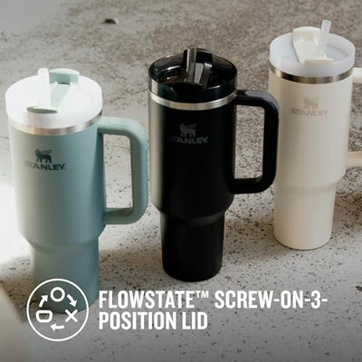 Stanley Quencher H2.0 FlowState Trinkflasche mit Strohhalm 1.2L - Thermobecher Kühlt 11 Stunden - 48 Stunden Eisgekühlt - Spülmaschinenfest - Thermosflasche BPA Frei - Kaffeebecher To Go - Black