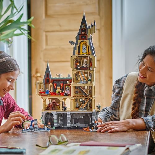 LEGO Harry Potter Schloss Hogwarts: Der Hauptturm - Spielzeug mit fliegendem Schlüssel, Zauberschachzimmer, 12 Minifiguren - Geschenk für Jungen, Mädchen & Erwachsene Fans ab 10 Jahren - 76454