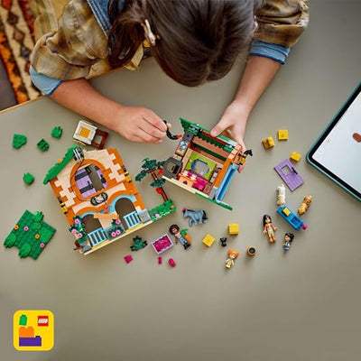 LEGO Friends Ponyhof & Stall - Kreatives Spielset mit 2 Spielfiguren, 2 Mikro-Figuren und 4 Tieren - Kreatives Pferde Spielzeug - Kinder Geschenk für Mädchen und Jungen ab 7 Jahren 42654