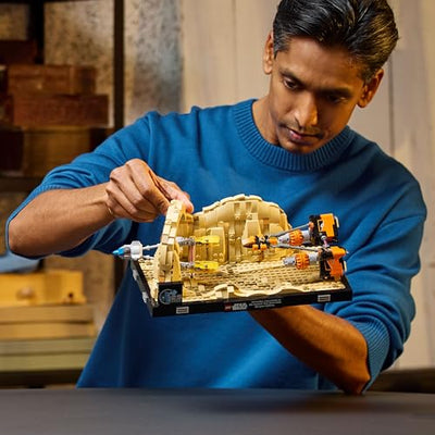LEGO Star Wars Podrennen in Mos Espa – Diorama, Set für Erwachsene, Die dunkle Bedrohung Modellbausatz, enthält Anakin Skywalker's Podracer, Sammlerstück, Geschenke für Männer und Frauen 75380