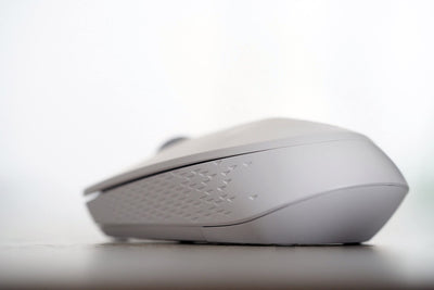 Rapoo 9600M kabelloses Tastatur-Maus Set Wireless Deskset 1300 DPI Sensor wiederaufladbarer Akku flaches Aluminium Design DE-Layout QWERTZ PC & Mac - weiß