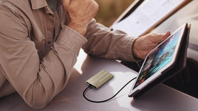 Samsung Portable SSD T7 Shield, 1 TB, USB 3.2 Gen.2, 1.050 MB/s Lesen, 1.000 MB/s Schreiben, Robuste externe Festplatte Outdoor für Mac, PC und Smartphone, Beige, MU-PE1T0K/EU