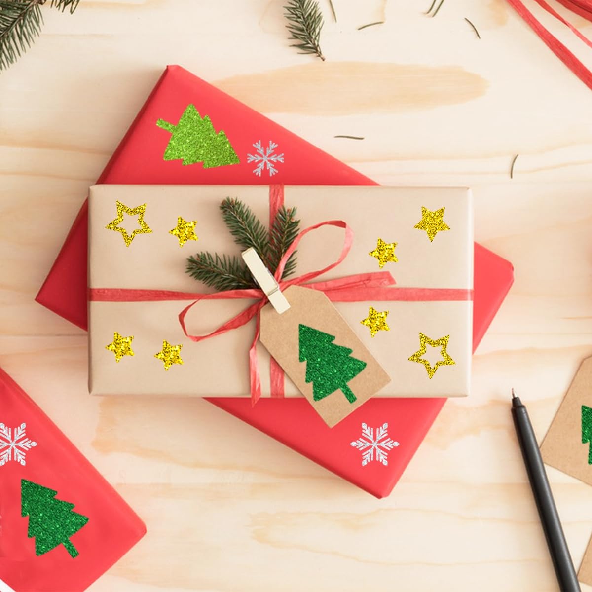 280+ Weihnachtssticker, Glitzer Weihnachtsaufkleber, Tannenbaum Sterne Schneeflocken Sticker, Selbstklebend Weihnachtsdeko für Karten, Geschenke, Adventskalender, Weihnachten Basteln （10 Bogen）