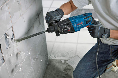 Bosch Professional Bohrhammer GBH 2-21 (mit SDS plus, inkl. Zusatzhandgriff, Maschinentuch, Tiefenanschlag, Handwerkoffer)