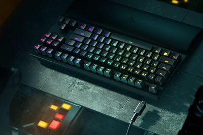 Razer Huntsman V2 Tenkeyless (Red Switch) - Optische Gaming-Tastatur ohne Ziffernblock (Lineare Optische Switches, Doubleshot PBT-Tastenkappen, Handballenauflage) QWERTZ DE-Layout | Schwarz