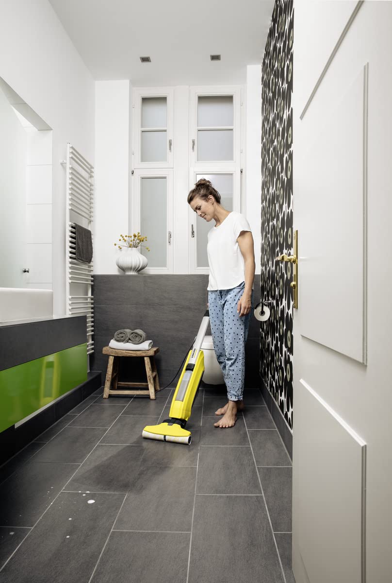 Kärcher Hartbodenreiniger FC 5 – elektrischer Bodenreiniger für 60 qm – müheloses Reinigen in einem Arbeitsgang inkl. Universalwalzenpaar und 30 ml Reinigungsmittel RM 536, 1 Stück (1er Pack), Gelb