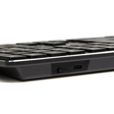 Amazon Basics Tastatur und Maus, kabellos, aufladbar, ultradünn, leiser Anschlag, mit Nummernblock, (dt. Layout nicht garantiert), schwarz