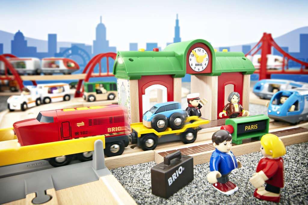 BRIO World 33578 Sprechender Bahnhof Eisenbahn Zubehör mit Aufnahmefunktion - Kleinkinderspielzeug empfohlen ab 3 Jahren